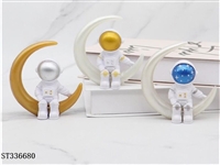 ST336680 - Moon astronaut (gold\/silver\/starry sky optional, single OPP bag)